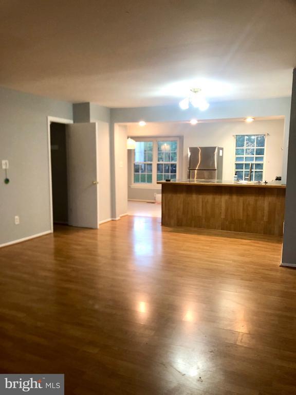 Foto del edificio - 712 Ivy League Ln