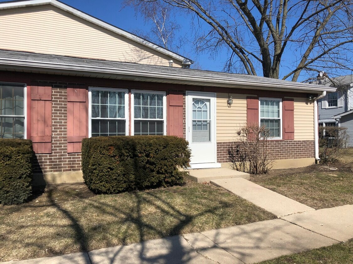 21 Wildwood Ln Unit G, Bolingbrook, IL 60440 Condo for Rent in