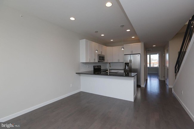 Building Photo - 2325 Frankford Ave