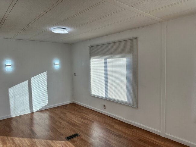 Building Photo - 44826 Orpington Ave