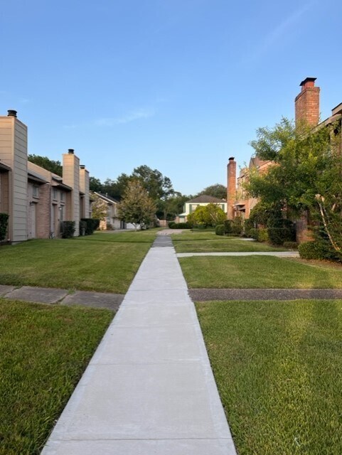 Foto del edificio - 3010 Beecave Dr
