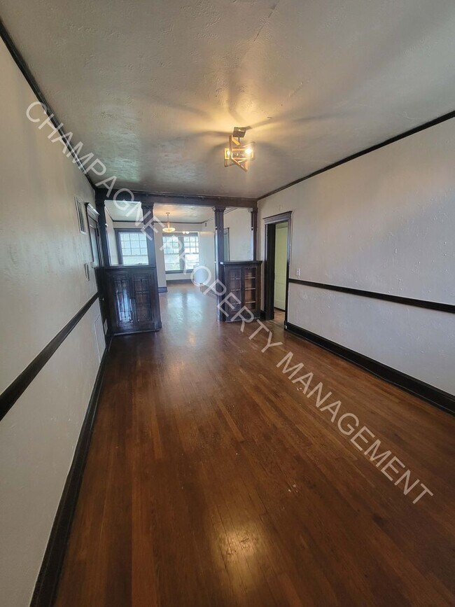 Foto del edificio - Newly Renovated 2 Bed 1 Bathroom Apartment