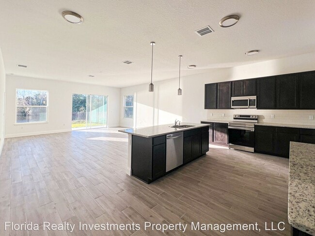 Building Photo - 3 br, 2 bath House - 784 Reflection Lake D...