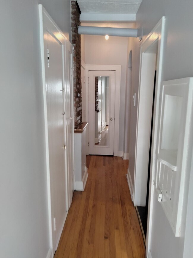 Building Photo - 1220 W 104th St