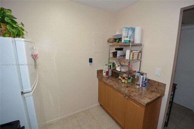 Foto del edificio - 6500 Cypress Rd