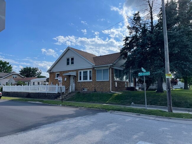 Building Photo - 4420 18th Ave