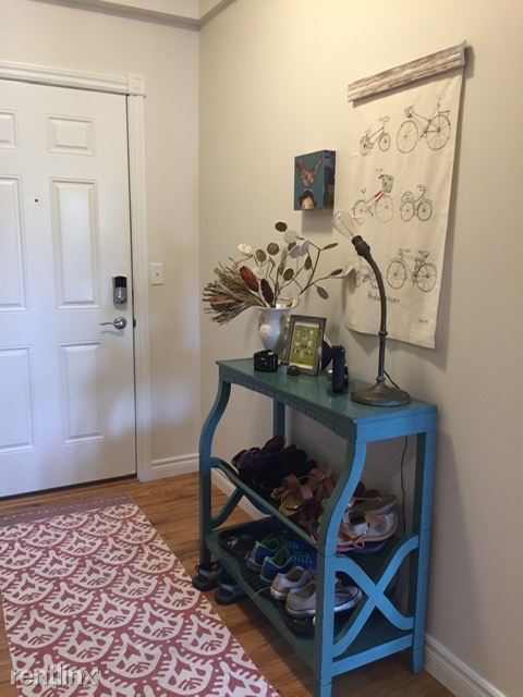 Foto principal - 319 E Grand River Ave