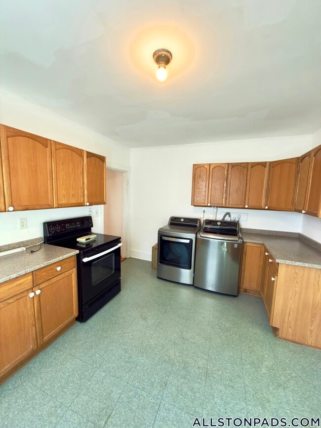 Building Photo - 45 N Beacon St