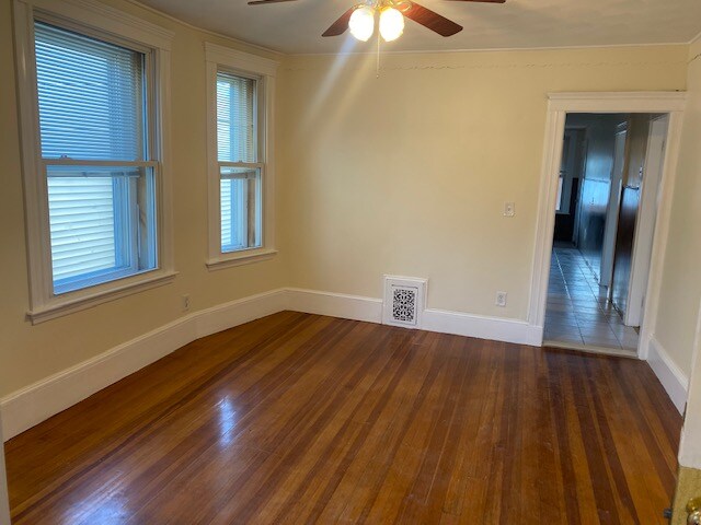 Building Photo - 901 Saratoga St