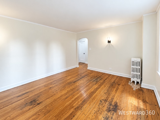 Building Photo - 1626 W Sherwin Ave