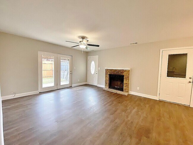 Building Photo - 538 Canary Ln