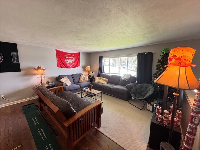 Foto del edificio - 4520 Marshall Dr W