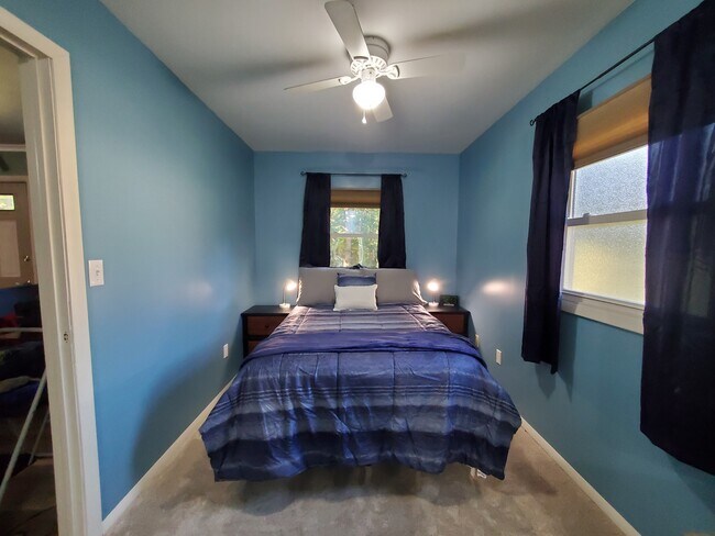 Cama completa con mesitas de noche - Quiet Furnished 1BR Near EMU, U-M & Hospitals