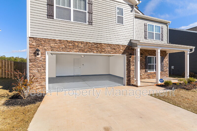 Foto principal - 240 Ridgeview Ln