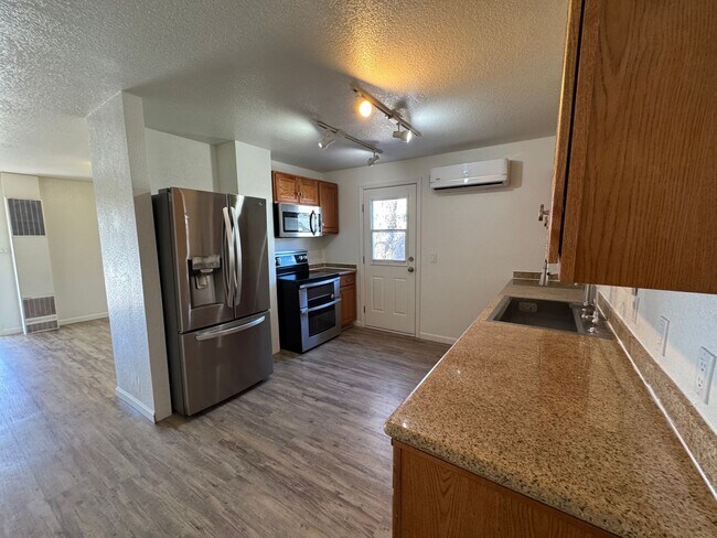 Foto del edificio - 2 bedroom, 1 bathroom home located in a desirable downtown Sparks  * Lesley Reilly Property *