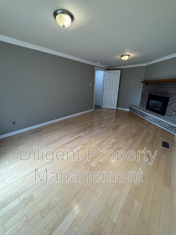 Building Photo - 1326 Hopewell Ave