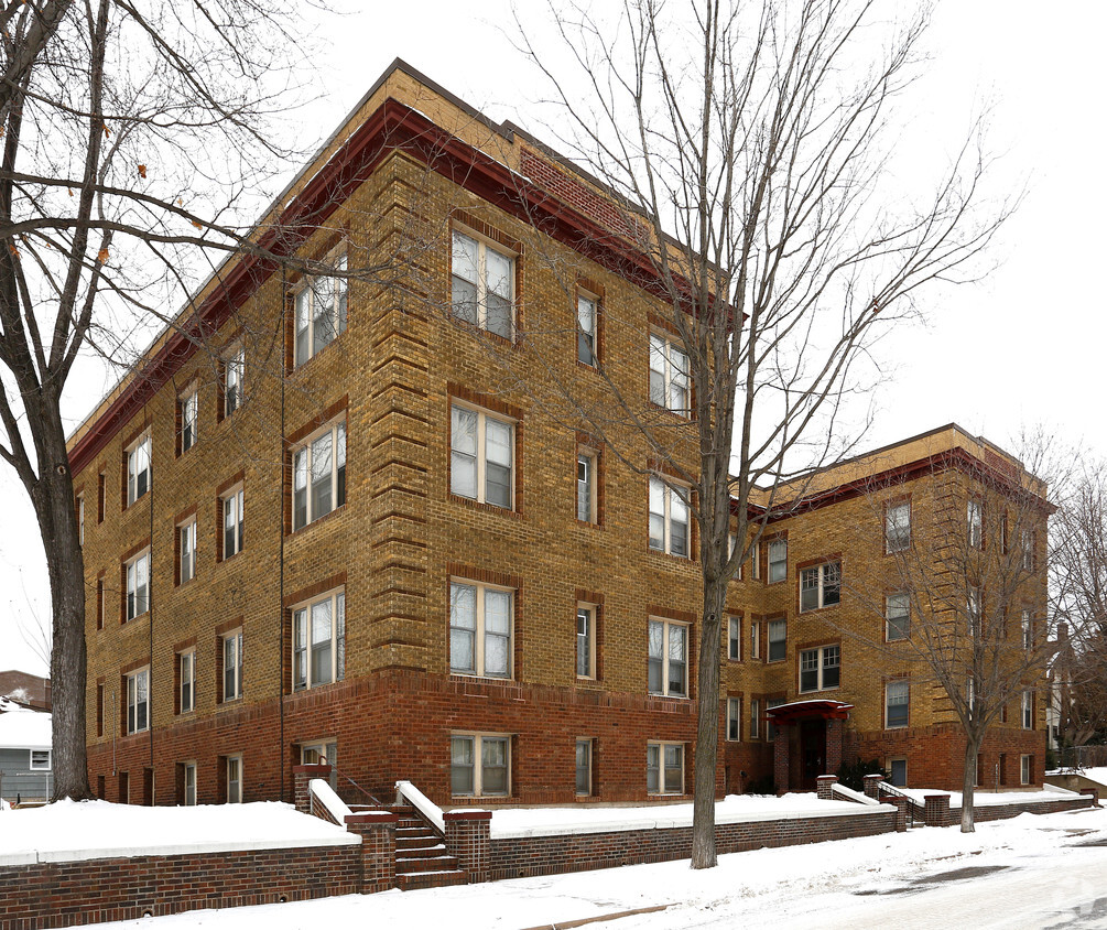 Primary Photo - Chatsworth Court Apartments