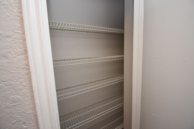 Building Photo - 3-2-1 Duplex Pflugerville