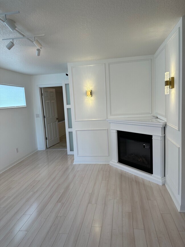 Foto del edificio - 547 Lake Dr