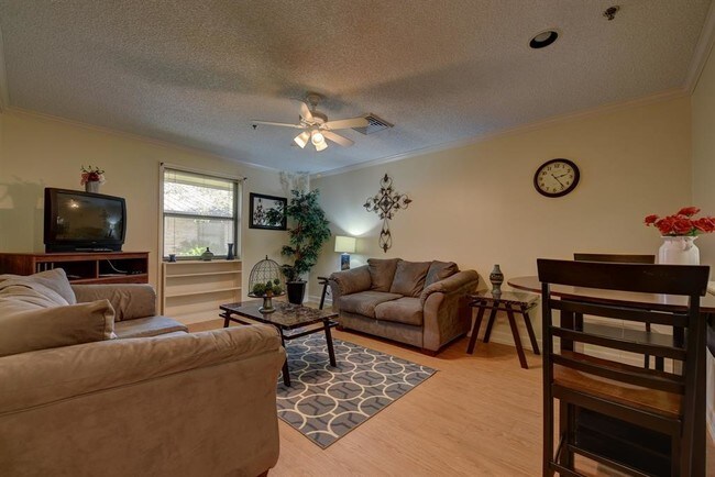 Foto del edificio - 1700 E Stone St