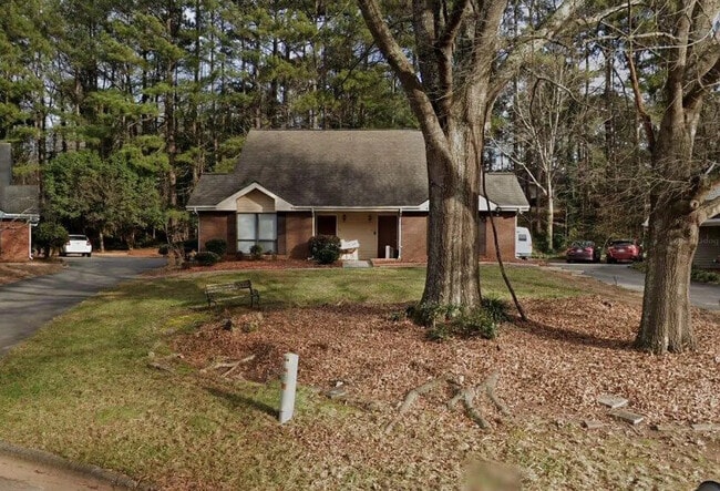 Building Photo - Room in House on Plymouth Ln