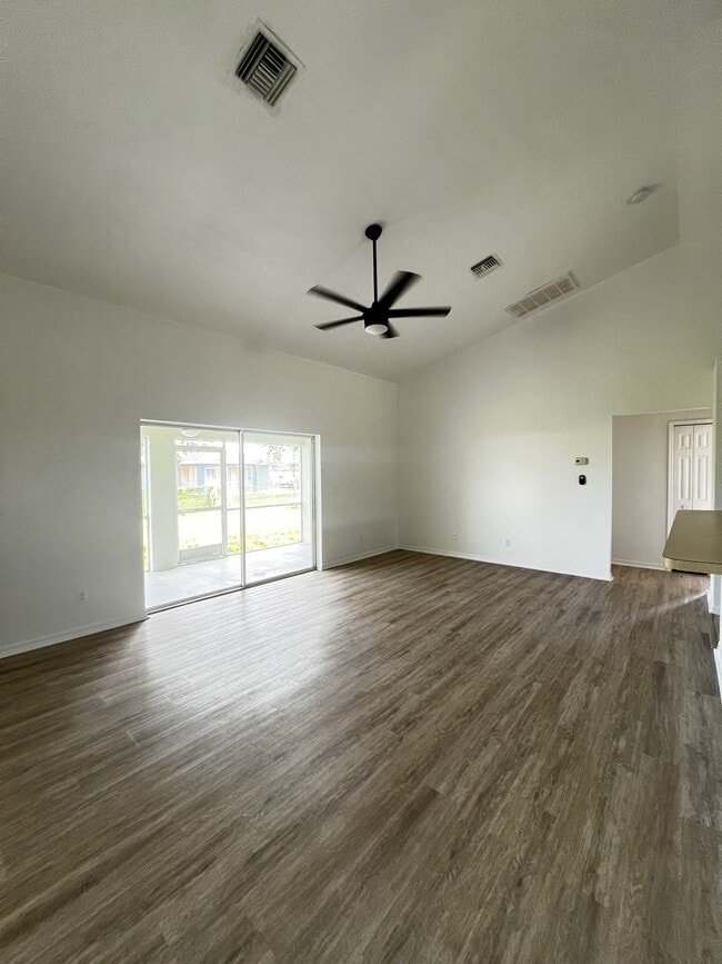 Building Photo - 1013 Tropicana Parkway W