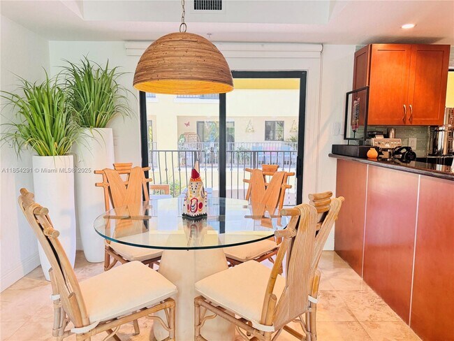 Foto del edificio - 3204 Bird Ave