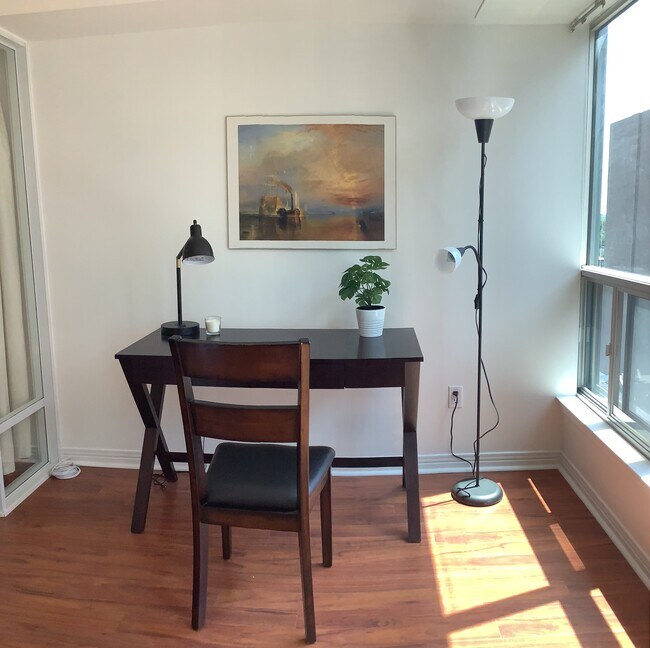 Photo du bâtiment - 942 Yonge St