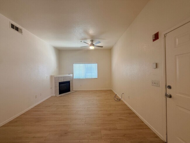 Foto del edificio - 10245 S Maryland Pkwy