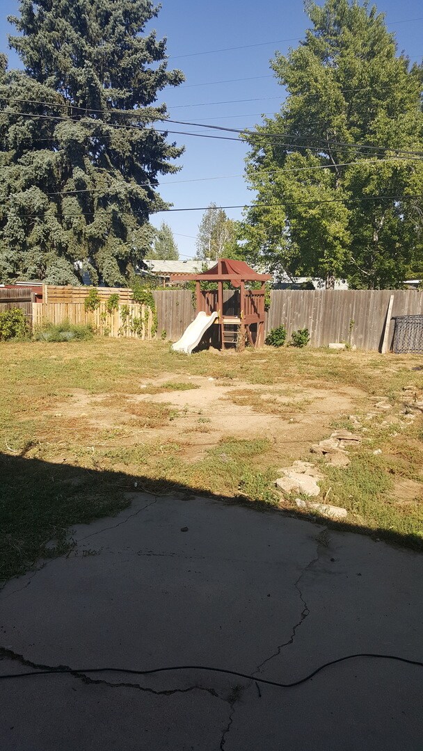 Building Photo - Remodeled 3 BR 2 Bath Greeley Home