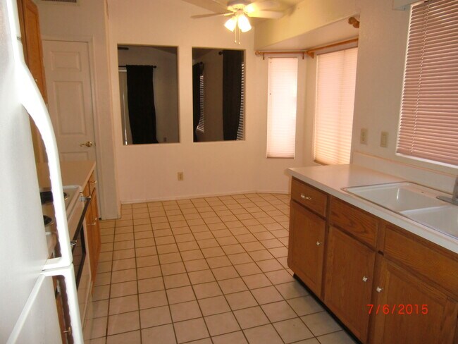 Kitchen - 16634 S 32nd Plz