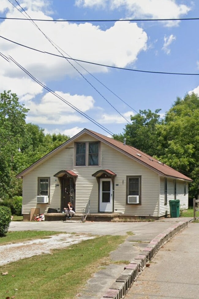Right side of duplex - 2110 Wahl St