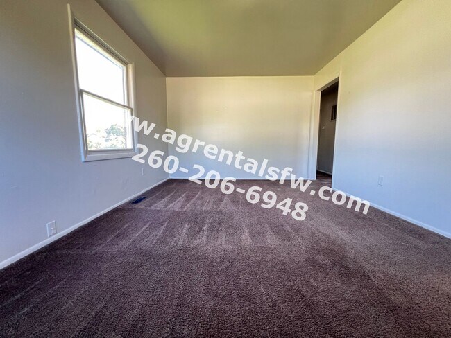 Building Photo - 4 Bedroom House