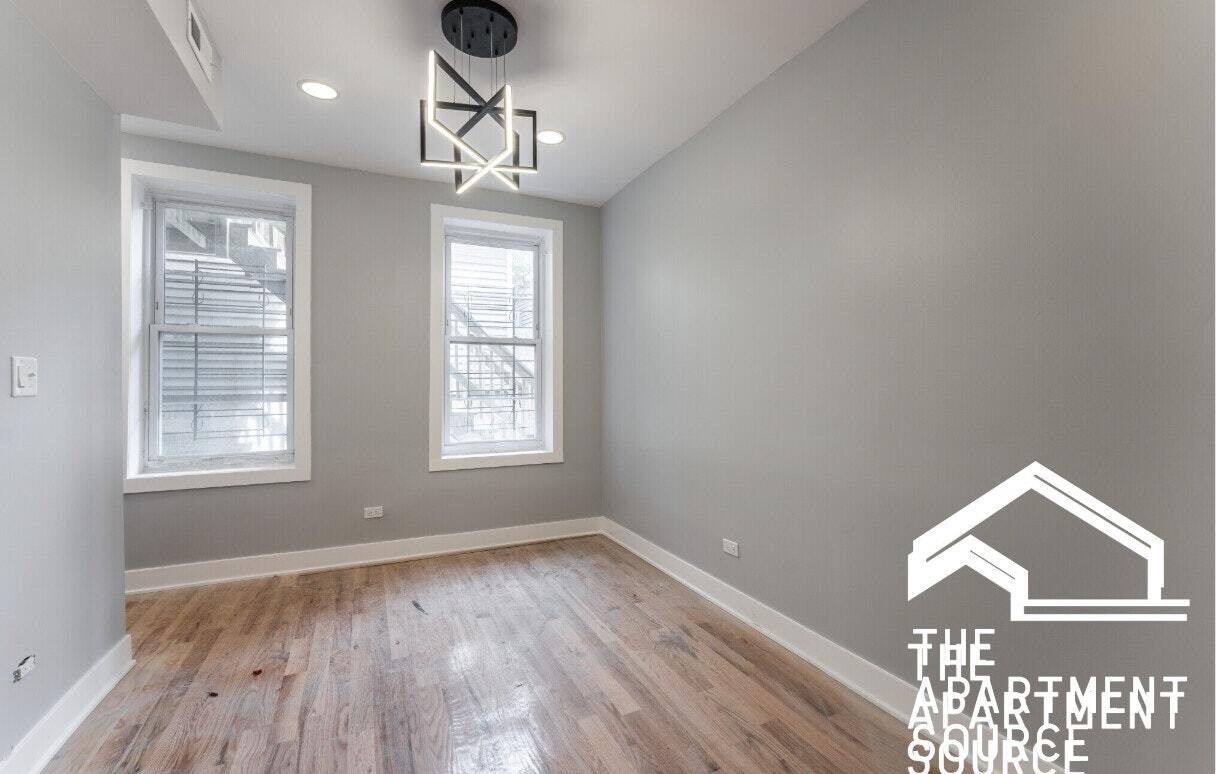 Foto principal - 1624 W Beach Ave