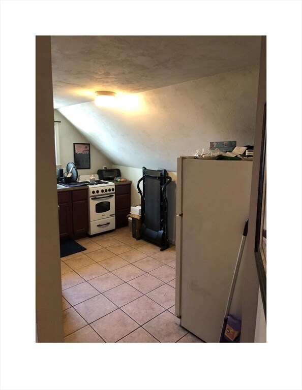 Building Photo - 263 Main St