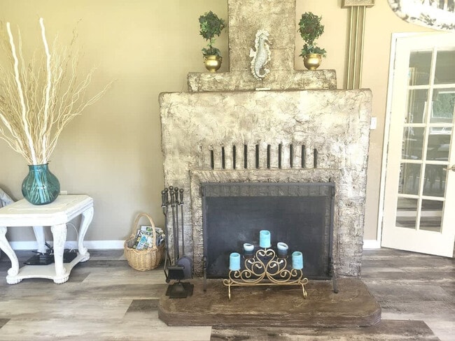 Building Photo - 262 Mantle Rd