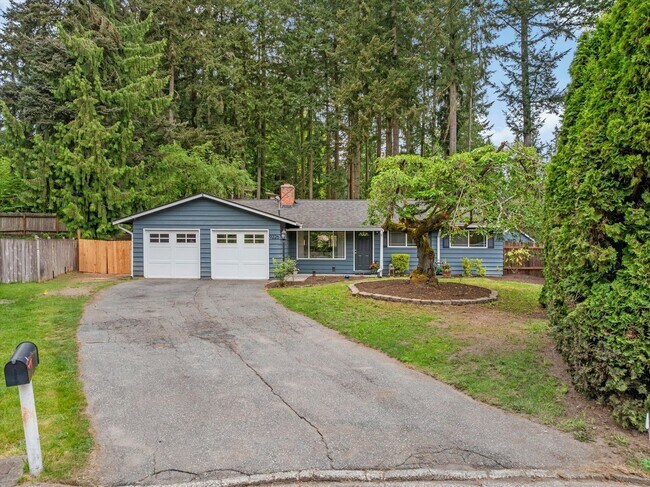 Foto del edificio - Remodeled Rambler with 2/Car garage, RV Parking and an Impressive Back Yard!!!!!