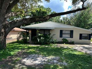 Building Photo - 1730 W Perdiz St
