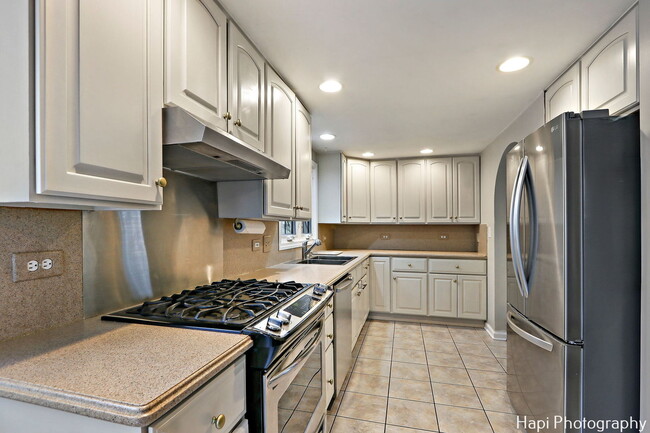 Foto del edificio - 810 Glenshire Rd