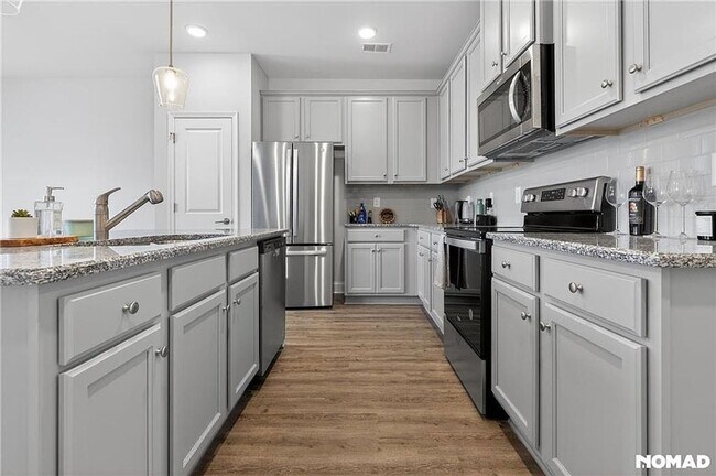 Building Photo - Luxury 3BR Golf Course Townhome in Chimney Oaks – Resort-Style Living