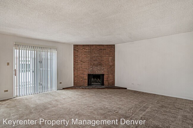 Foto del edificio - 1 br, 1 bath House - 3436 S Locust St Apt D
