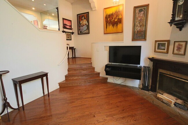 Foto del edificio - Furnished 3 Bedroom UTC/La Jolla Townhome