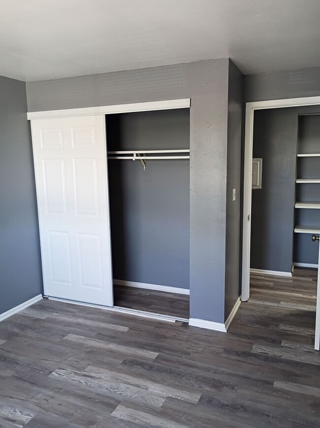 Building Photo - Updated 2BR Apartment | Heat Included | Kenosha Location