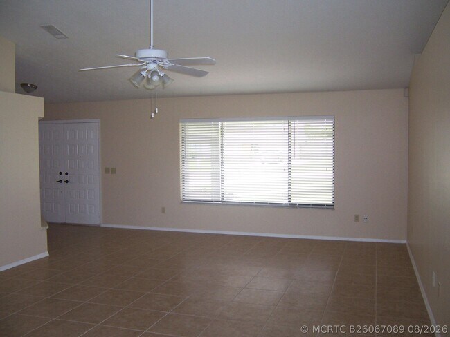 Building Photo - 2163 SE Shelter Dr