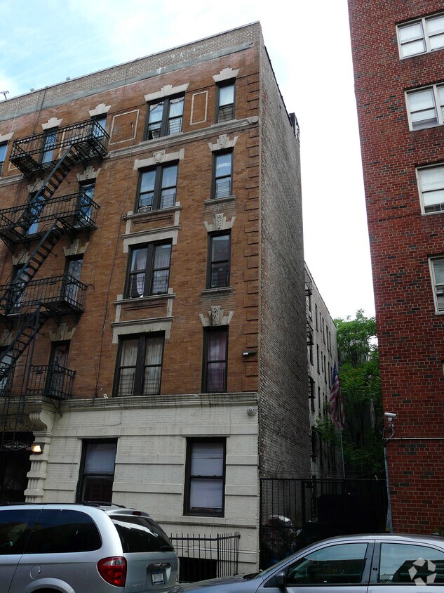 Foto principal - 15 E 199th St