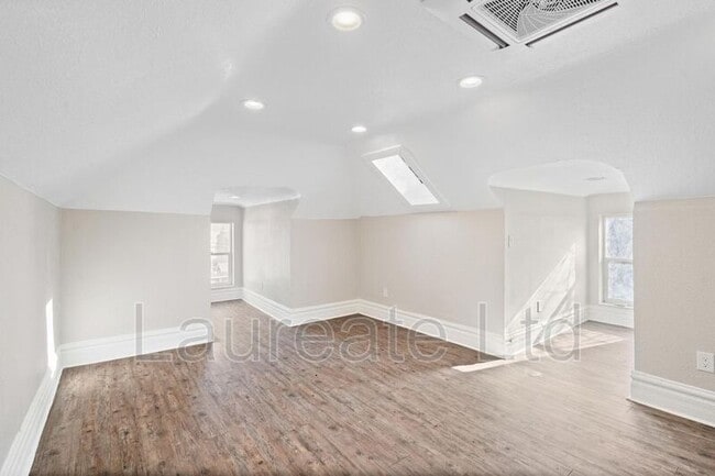 Building Photo - 252 Lincoln St