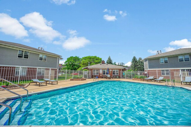 Foxcroft Apartments Swimming Pool - Foxcroft Apartments