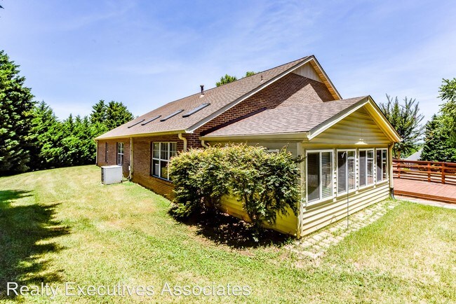 Foto del edificio - 723 Mize Farm Ct