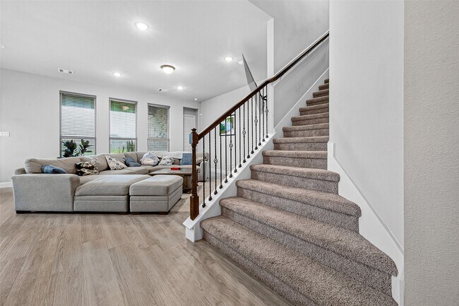 Building Photo - 6506 Tiburon Lakes Dr