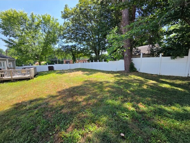 Building Photo - 247 W Young High Pike